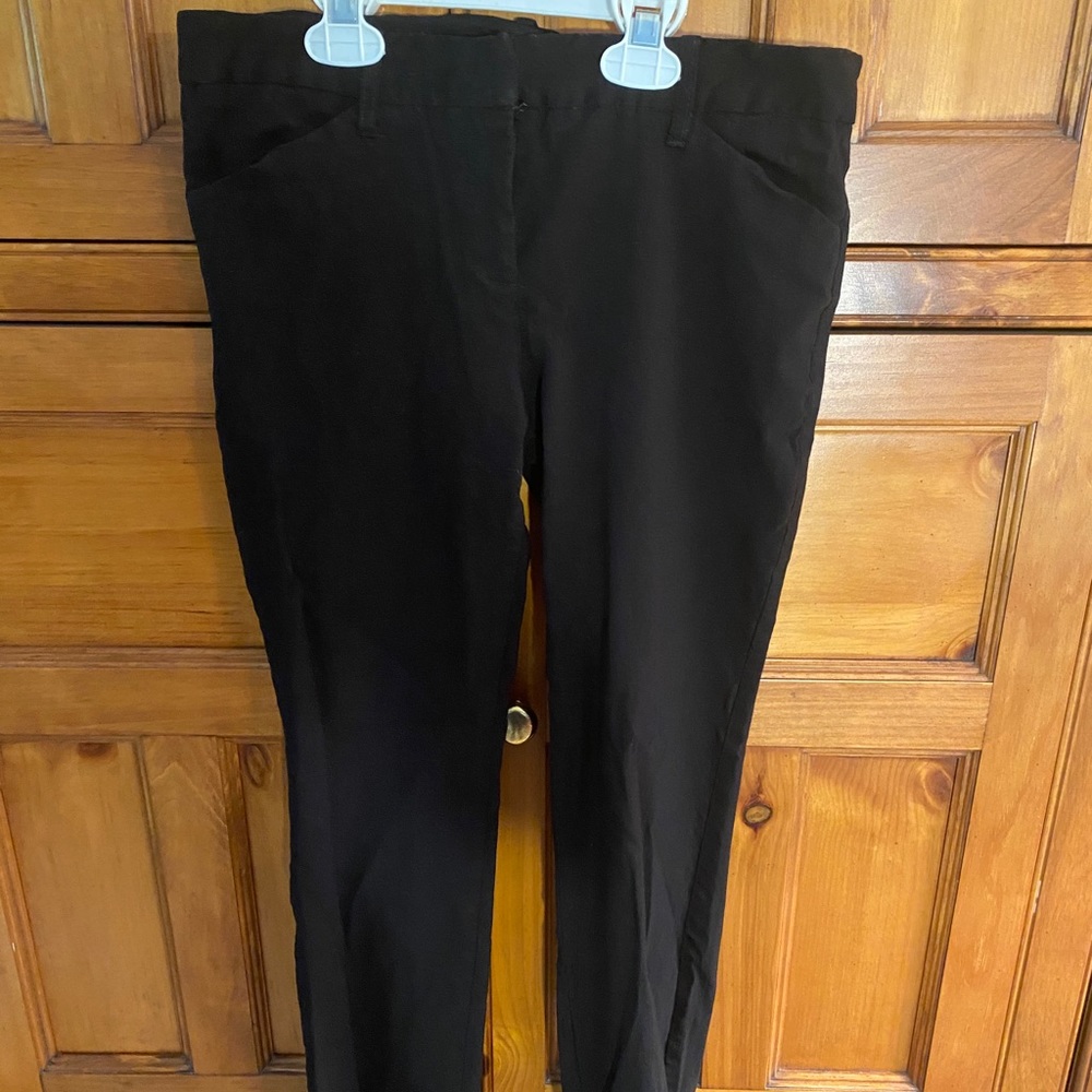 IZ Byer. $12. Black ankle dress pants. Size 7